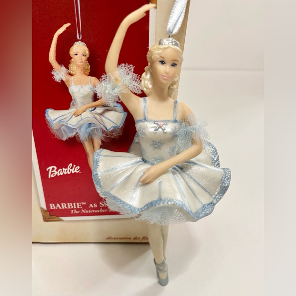 🌹🍃New In Box ~ Hallmark Keepsake 2002 “Barbie as Snowflake” Barbie Ornament